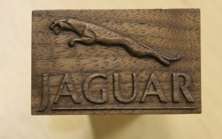 Деревянный логотип JAGUAR - artcnc.ru